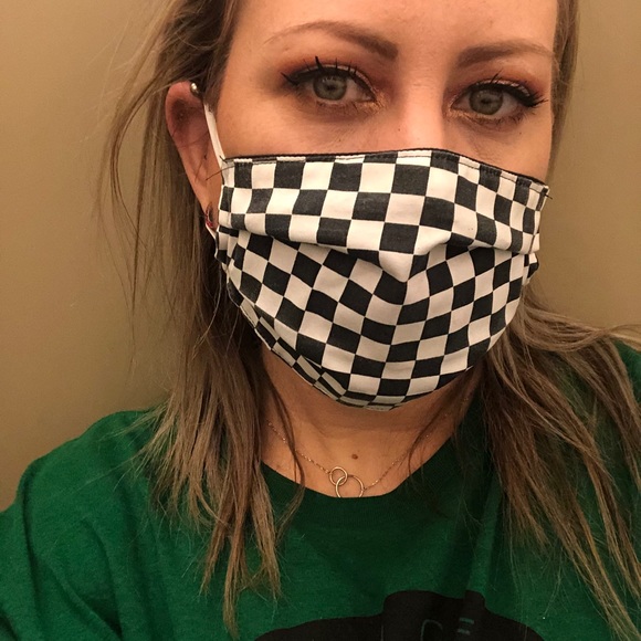 Checkered pattern mask - Picture 4 of 4